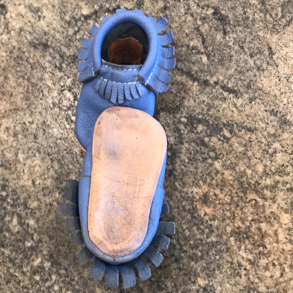 Blue Freshly Picked moccasins size 4 - Picture 3 of 3